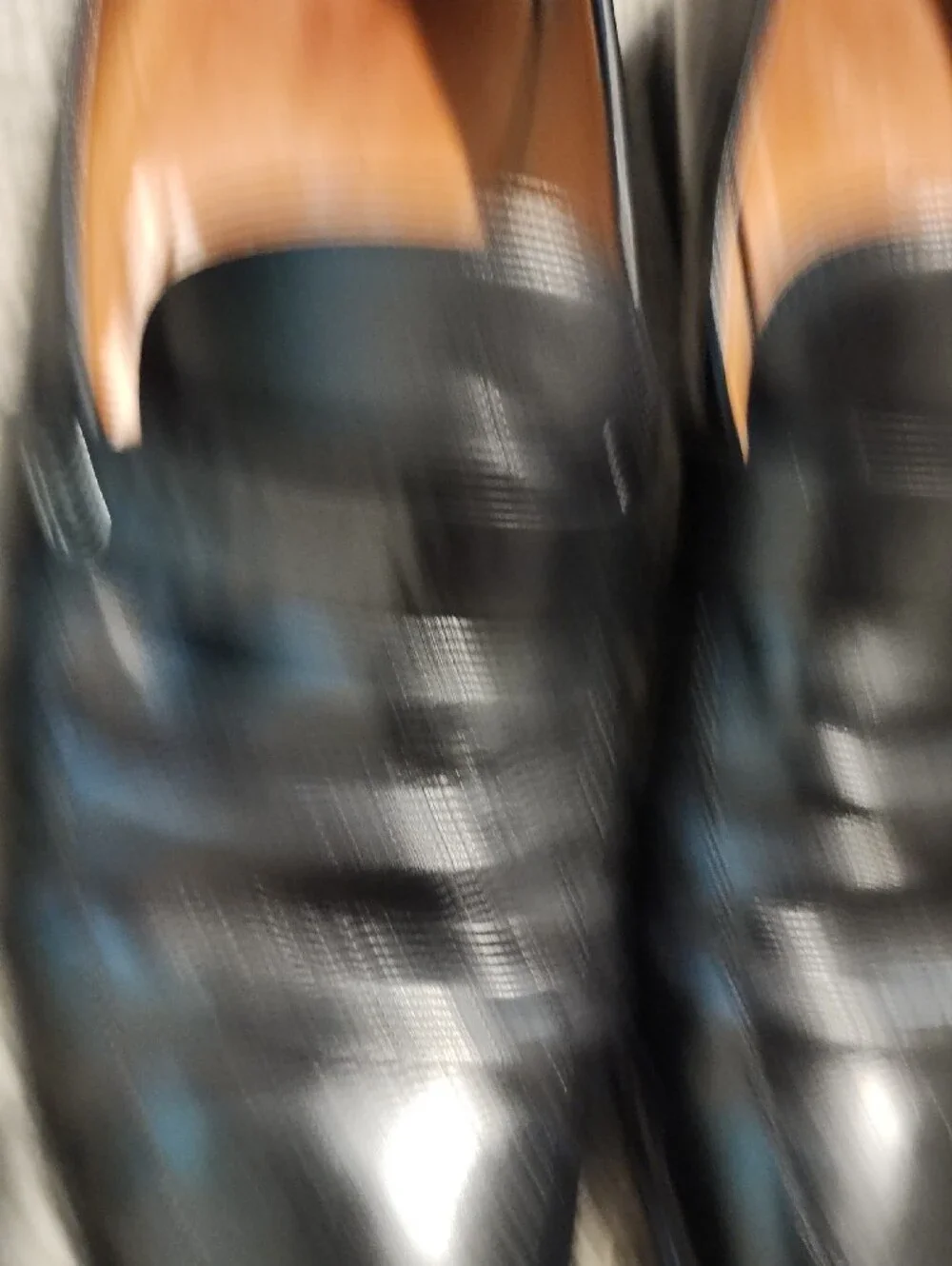 Gucci Black Leather Men’s Penny Loafers with Logo Accent